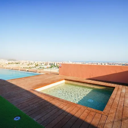 Con Infinity Pool Y Zonas Premium アパート