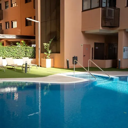 Con Infinity Pool Y Zonas Premium アパート マラガ